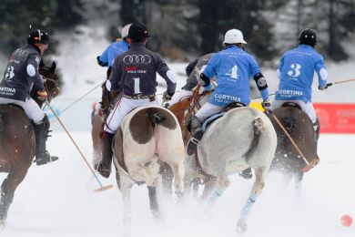 Polo: a Cortina, spettacolo sotto la neve