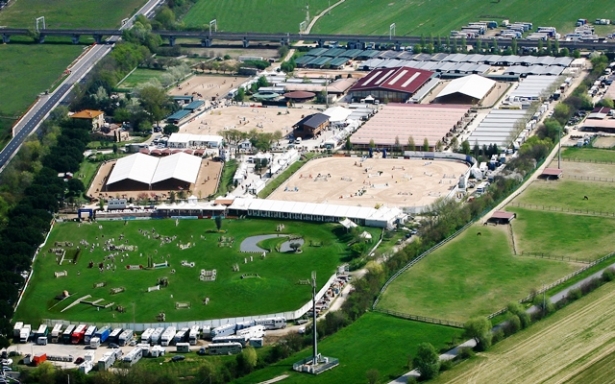 SALTO OSTACOLI: Arezzo Equestrian Centre e Fondazione Pavarotti ricordano il grande Maestro