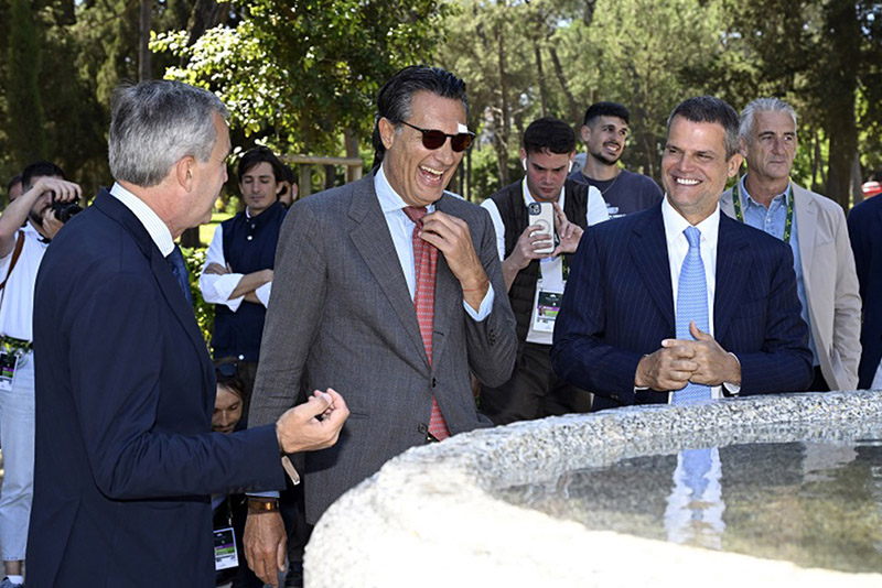 fontana dei pupazzi inaugurazione foto mezzelani gobbi 800