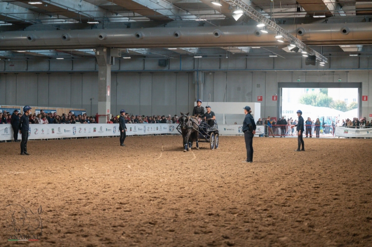 7d946b00-04ee-403b-b484-b94103cef7b4