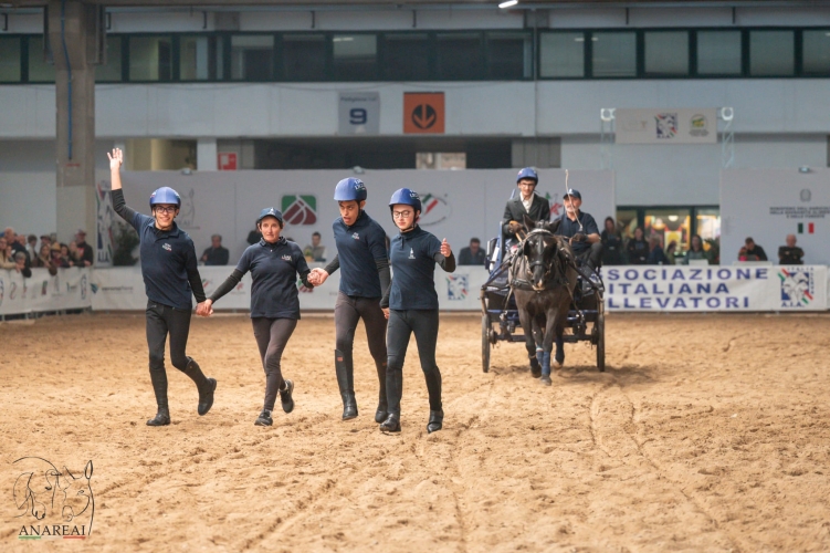 935ee81b-3250-43df-a925-6e509ce6570a