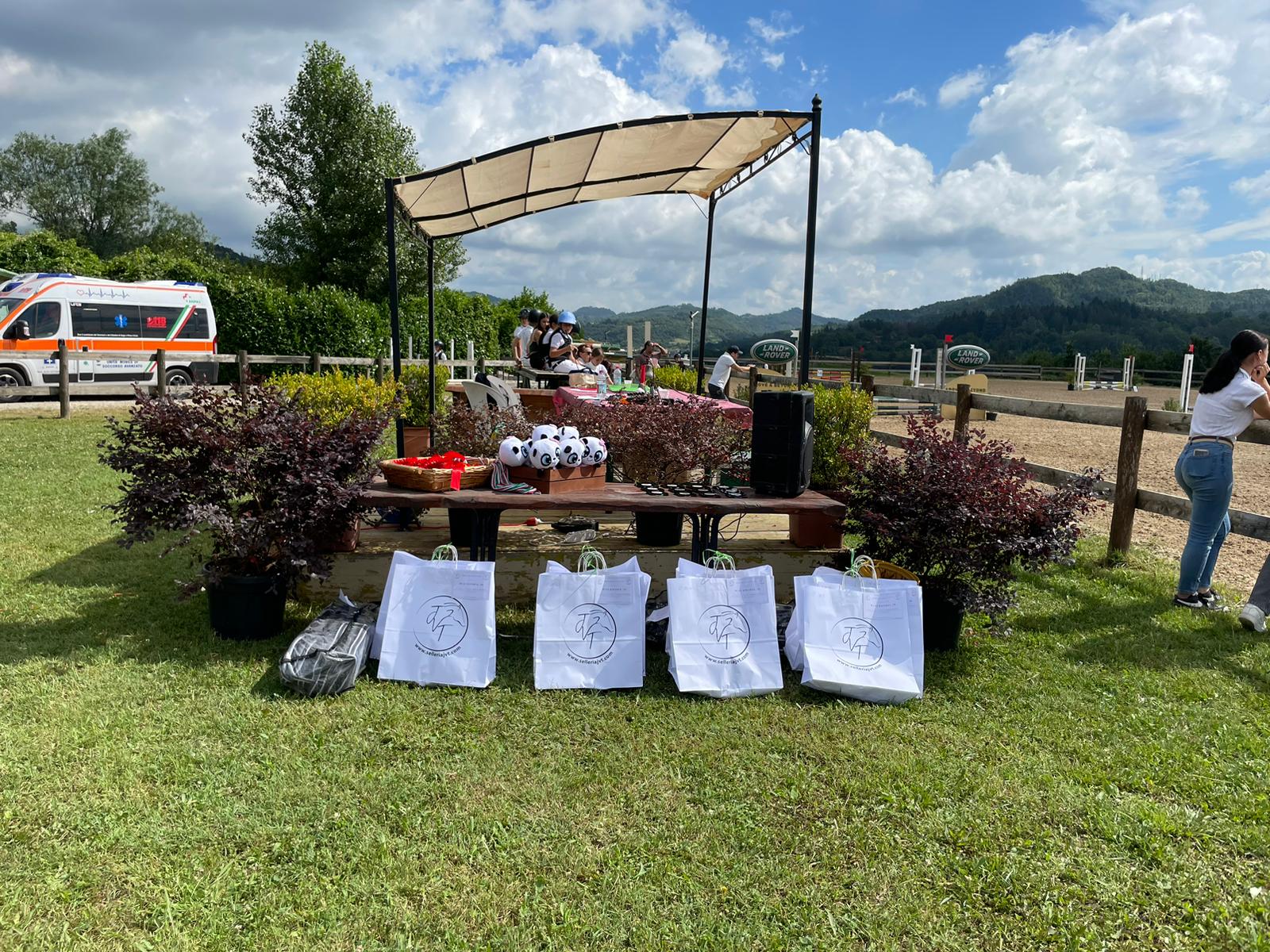foto ritiro ponyadi 2024 black horse - s i finalese