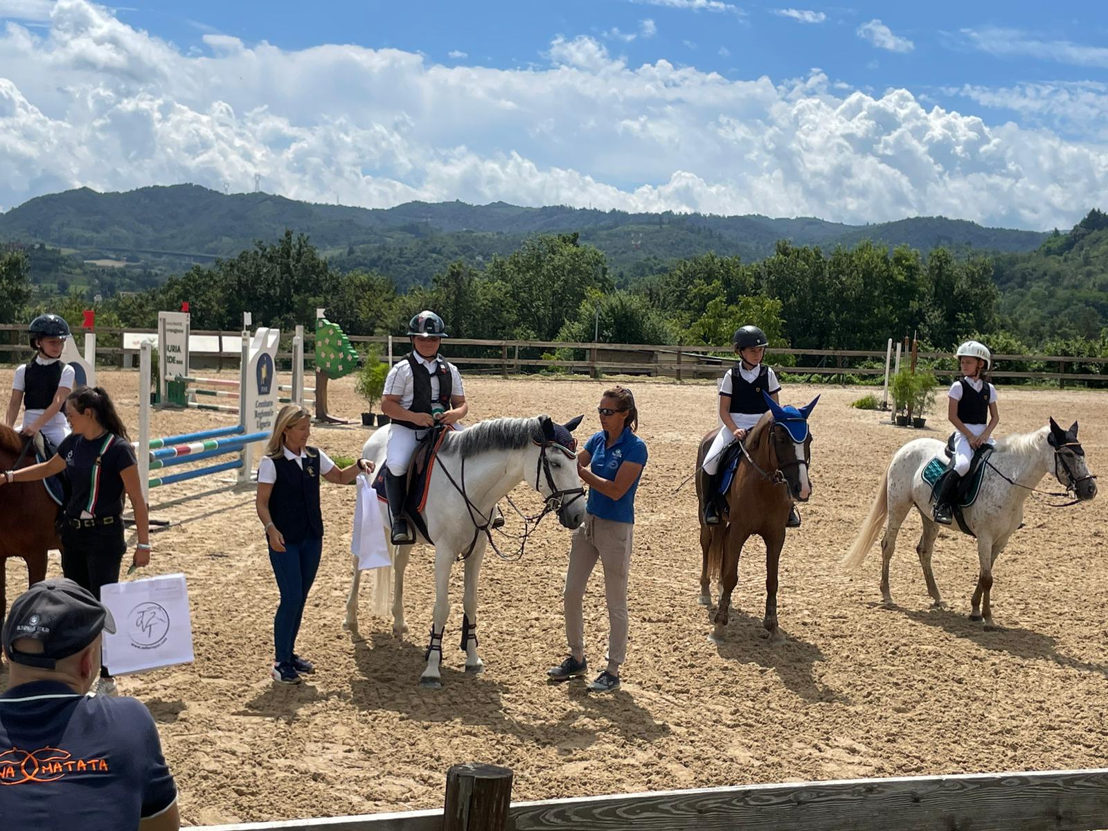 foto ritiro ponyadi 2024 black horse - s i finalese