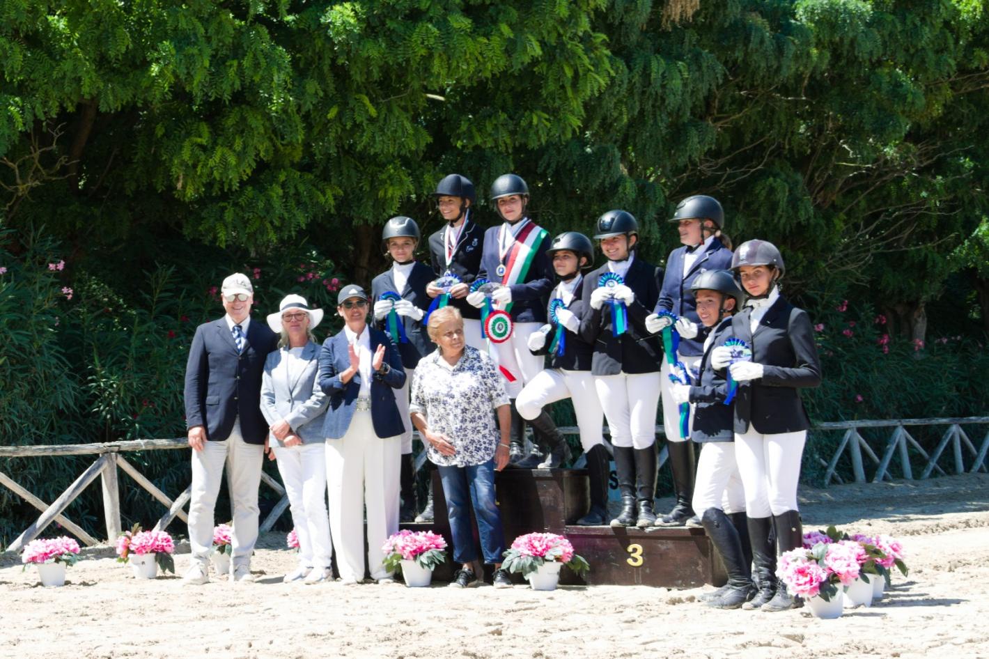 images/marche/Dressage/2022/medium/podio_trofeo_promesse.jpg