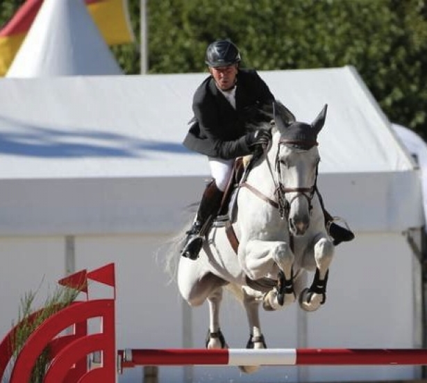 SALTO OSTACOLI: Piazza d'onore di De Luca in Gran Bretagna