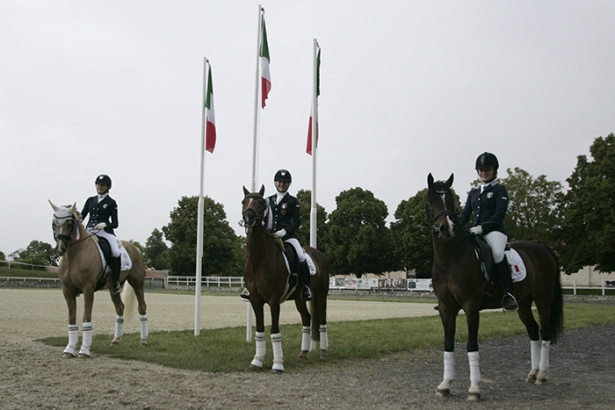 DRESSAGE: Tripletta azzurra a Lipica