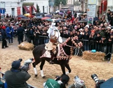 EVENTI STORICI E DI TRADIZIONE: Un'amazzone capo corsa alla 545^ Sartiglia di Oristano