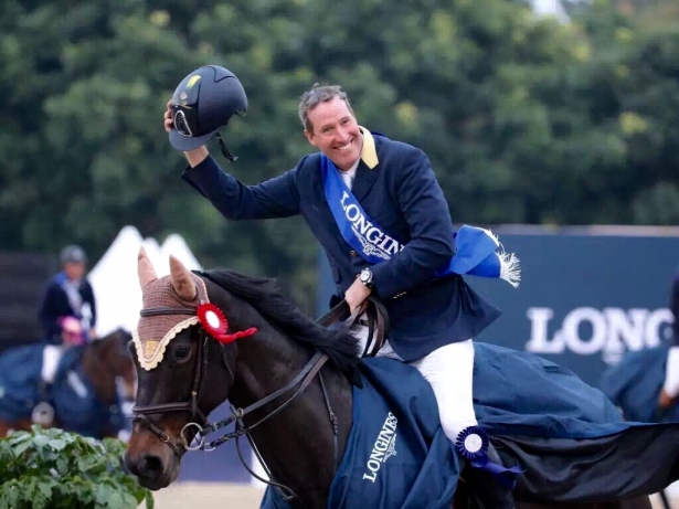 SALTO OSTACOLI: Jerry Smit in evidenza in Cina