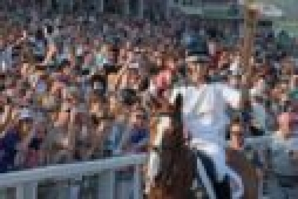 Zara Phillips tedoforo in sella a Toytown