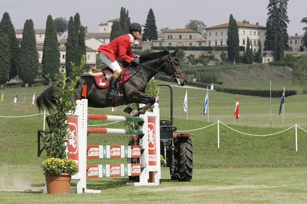 SALTO OSTACOLI: Cavalieri da venti nazioni sfilano a Bagnaia