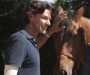 Roberto Farnesi e i cavalli: “per loro ho sconfitto l’allergia”