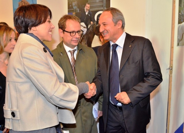FIERACAVALLI: Il Ministro De Girolamo visita lo stand FISE