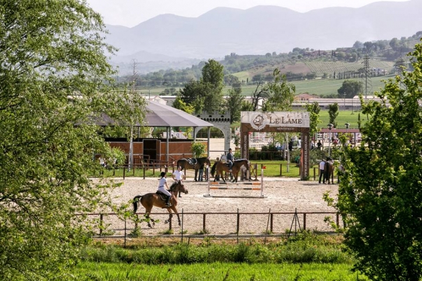 SALTO OSTACOLI: Al via l’internazionale a Montefalco