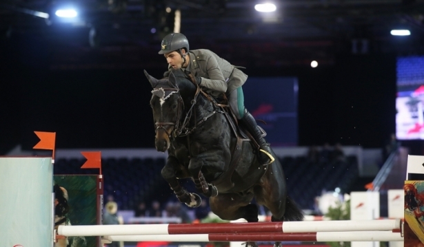 SALTO OSTACOLI: “Ouverture” di Gaudiano a Parigi