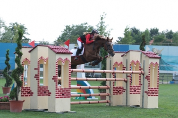 AUSTRIA’S JOHANNA SIXT WINS FIRST INDIVIDUAL JUMPING QUALIFIER