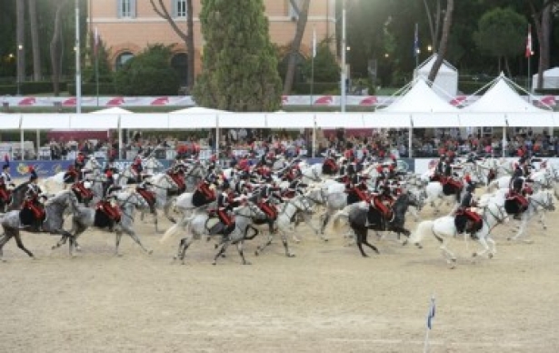 PIAZZA DI SIENA: Tradizionale chiusura con il Carosello dei Carabinieri