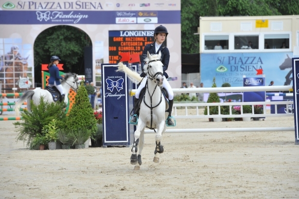 Piazza di Siena: Primo posto rosa nella categoria Pony