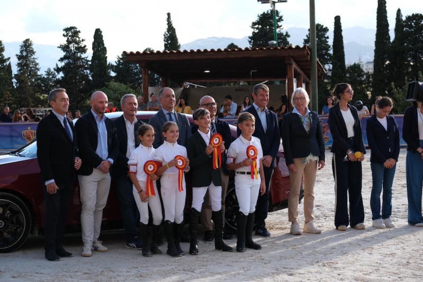 images/sicilia/News_Generiche/medium/Team_pony_Sicilia_premizione.jpeg