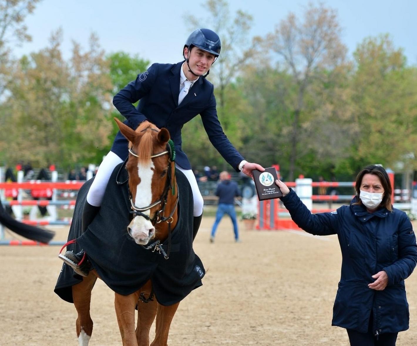 images/sicilia/Salto_Ostacoli/medium/Rubens_Cannella_Douglas_sasso.jpg