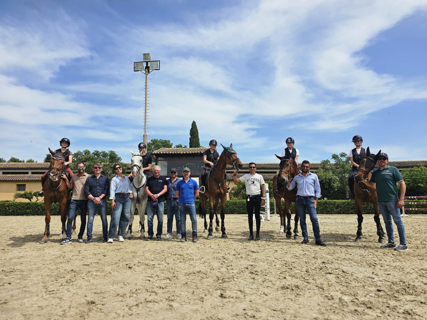 images/sicilia/Salto_Ostacoli/medium/Squadra_Cavalli_Pds2026.jpg