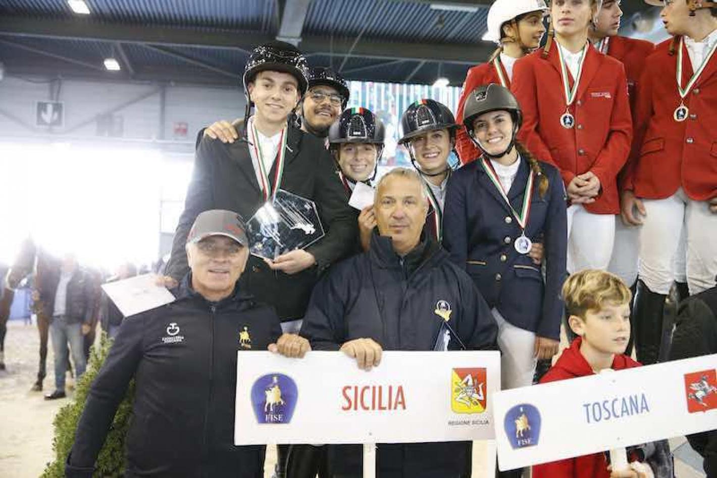 images/sicilia/Salto_Ostacoli/medium/foto1_Argento_sicilia_Under_21.jpg