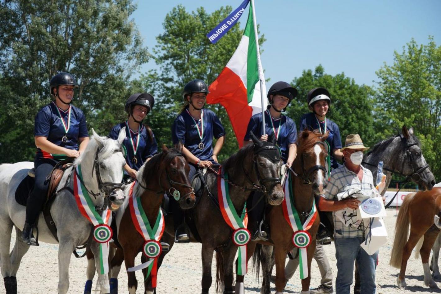 images/toscana/Pony/medium/dce3c698-e24a-4755-b3ee-e3c8e1bea6f2.jpg