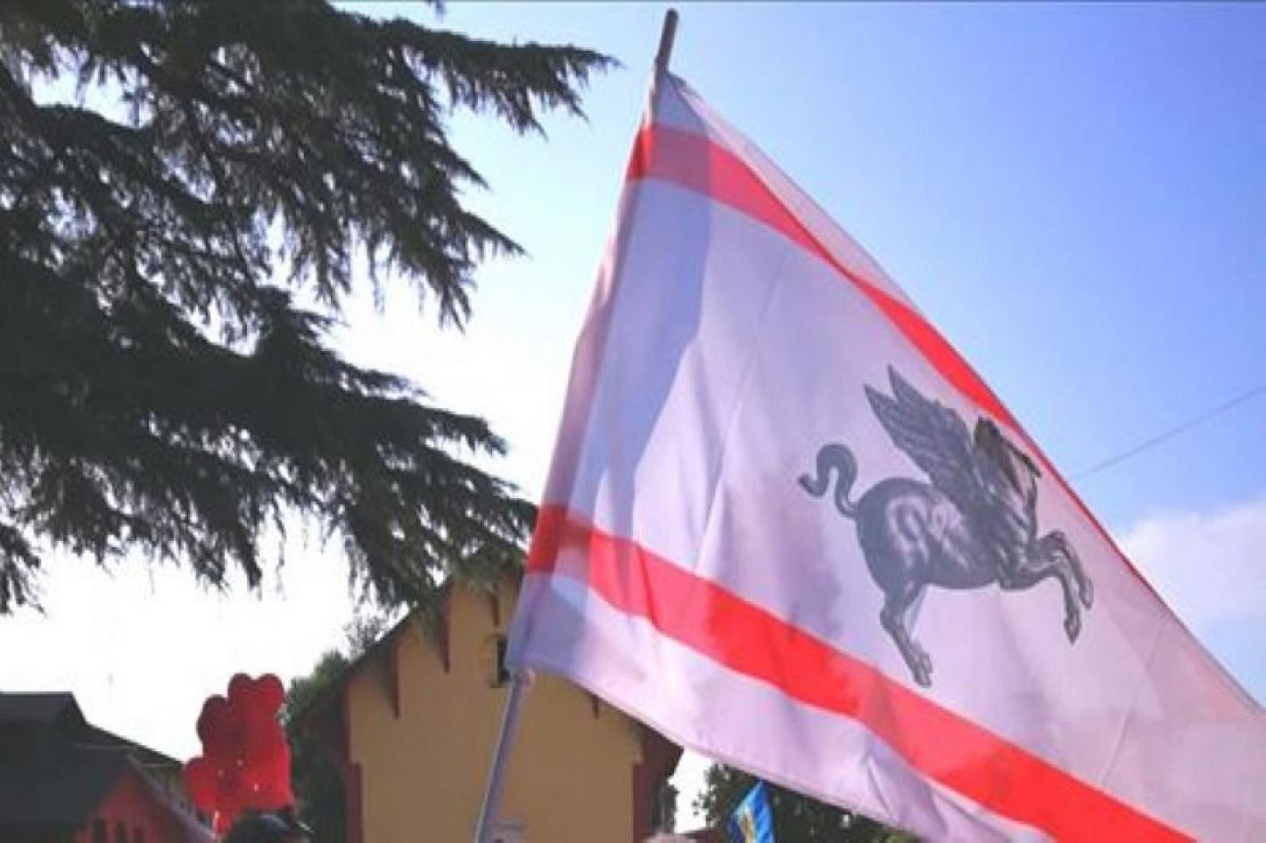 images/toscana/Varie/medium/bandiera-toscana.jpg
